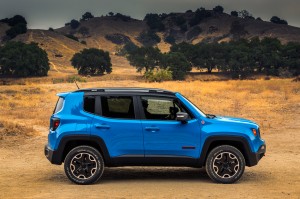 2015-Jeep-Renegade-Trailhawk-side-profile-1